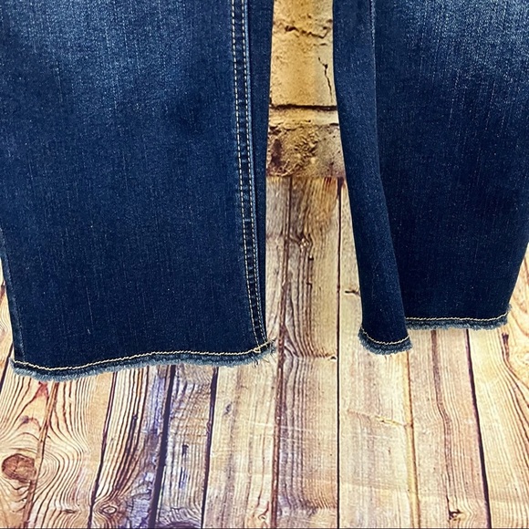 Maurices Blue Mid Rise Raw Hem Crop Jeans - Picture 4 of 10